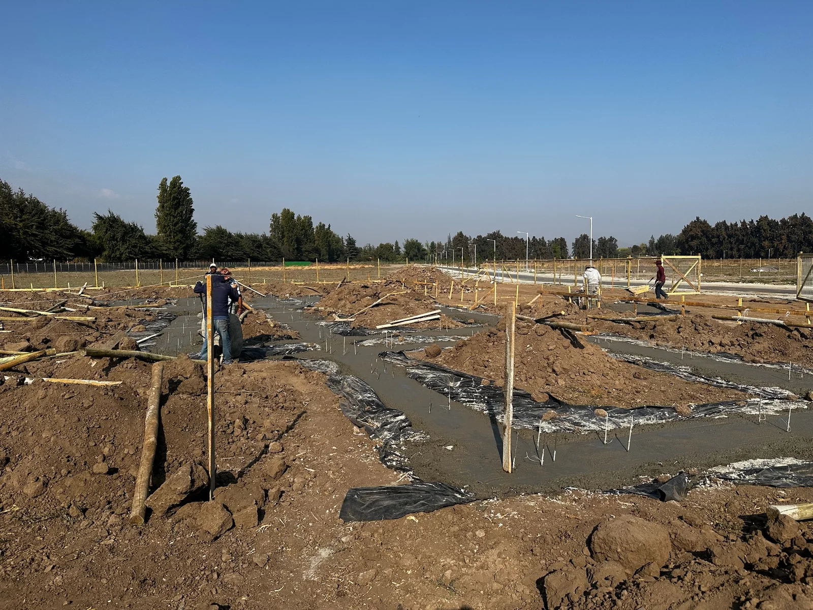 Trazado y fundaciones de la vivienda — Proyecto Ordenes, Constructora Santa Patricia