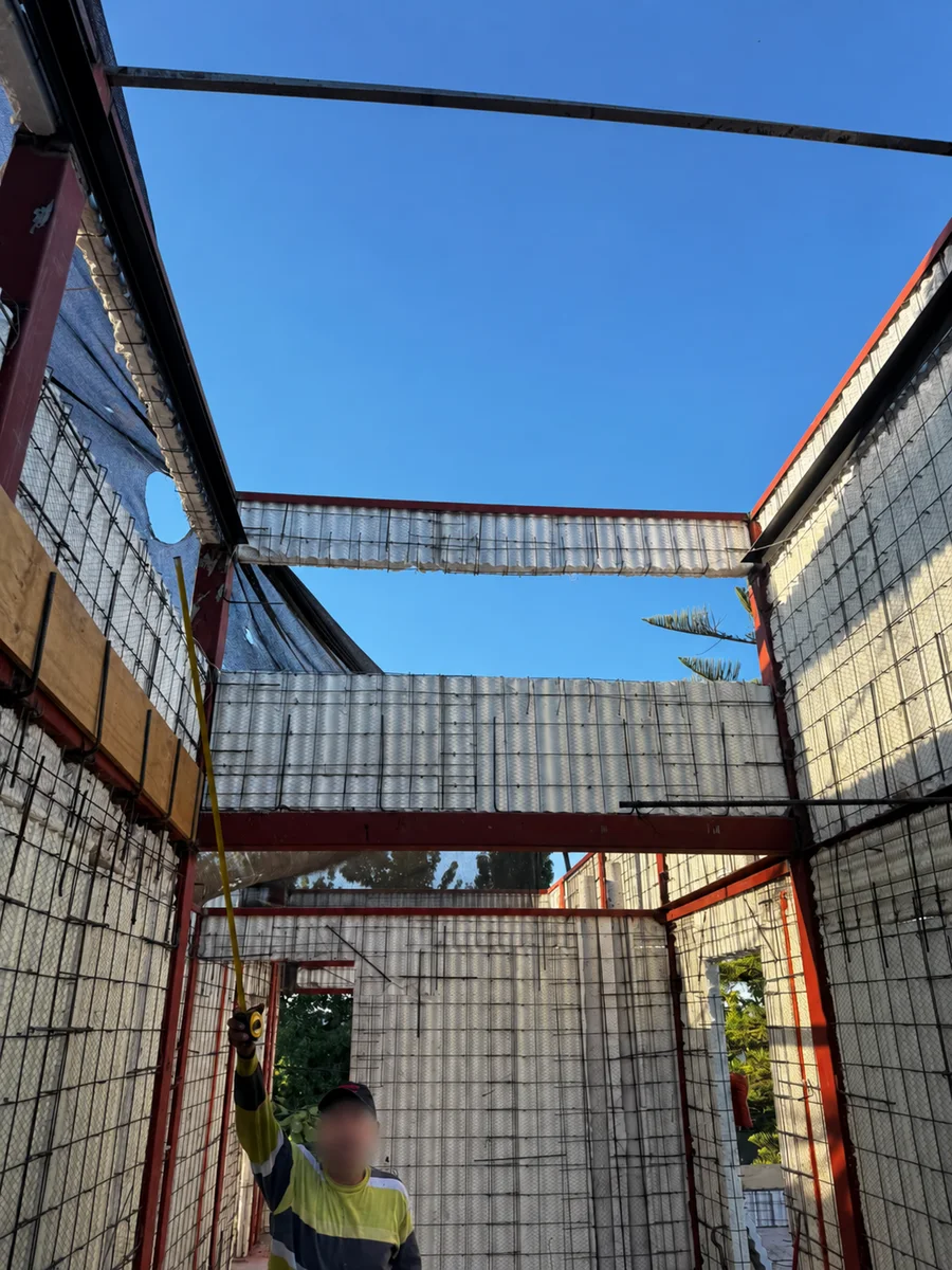 Montaje de paneles estucables — Proyecto Pedro de Gamboa, Constructora Santa Patricia